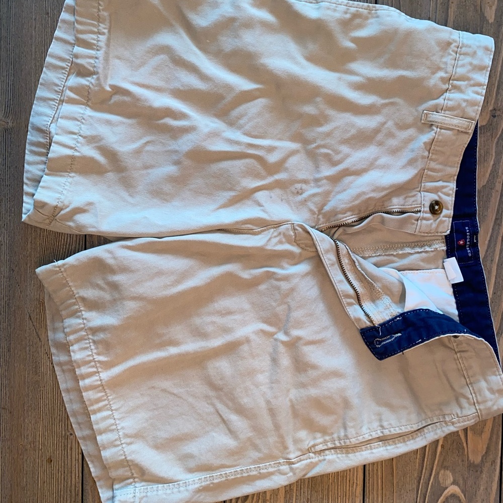 Men’s khaki chino shorts size 32  7” inseam